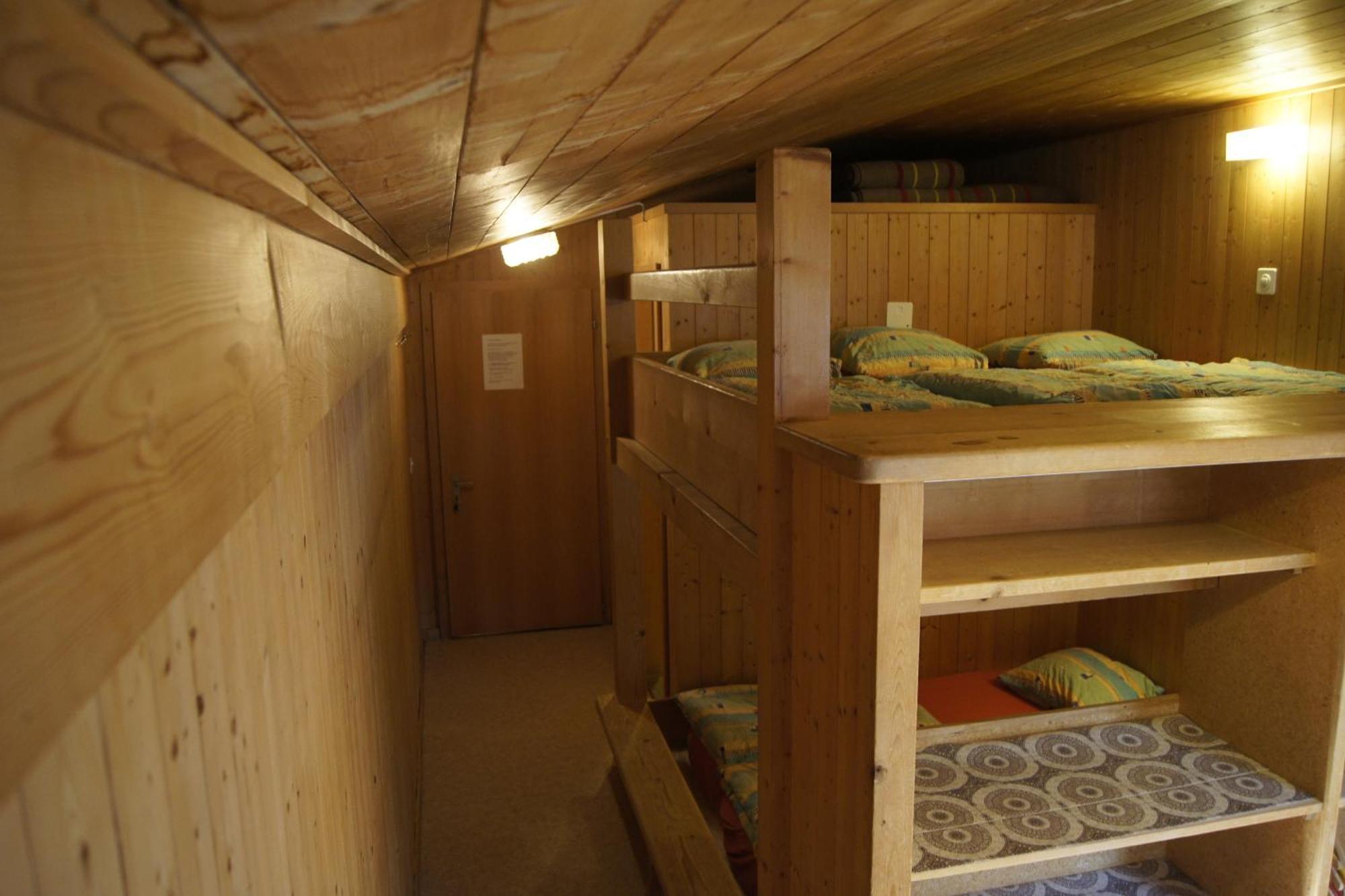 Baerghuus Axalp Hostel Bagian luar foto